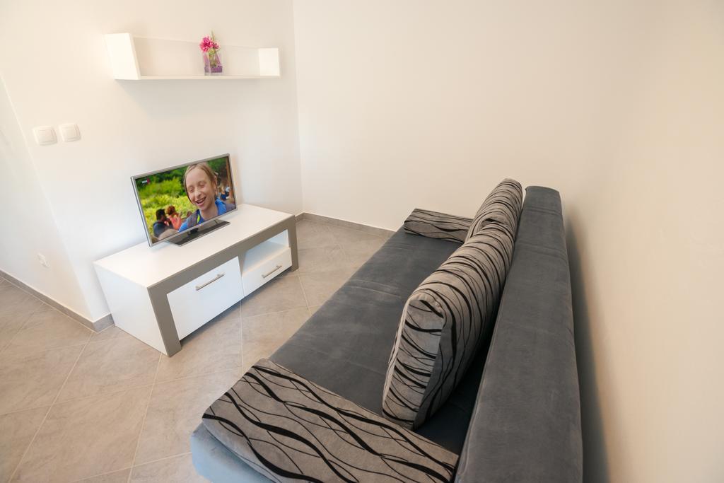 Rujno Apartments Starigrad Paklenica Bagian luar foto