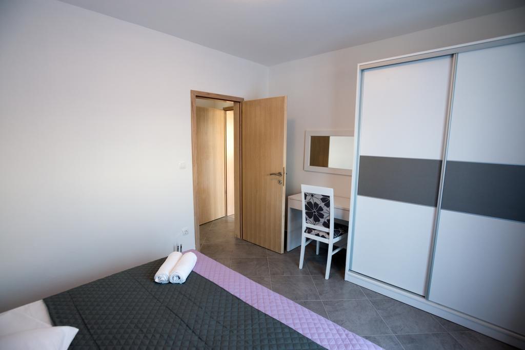 Rujno Apartments Starigrad Paklenica Bagian luar foto