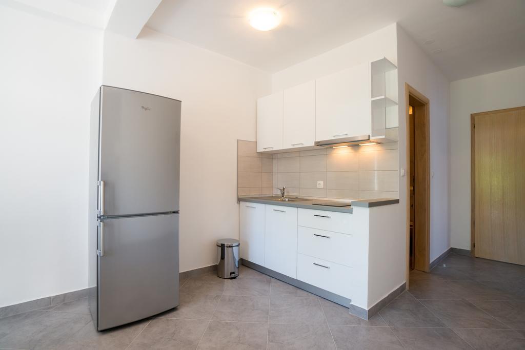 Rujno Apartments Starigrad Paklenica Bagian luar foto