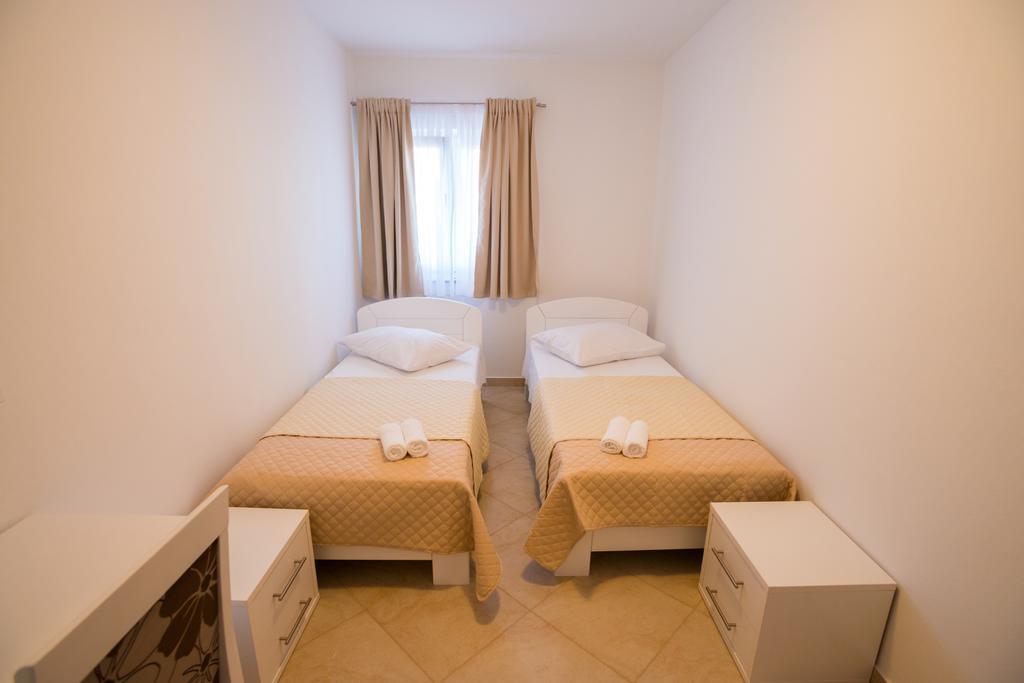 Rujno Apartments Starigrad Paklenica Bagian luar foto