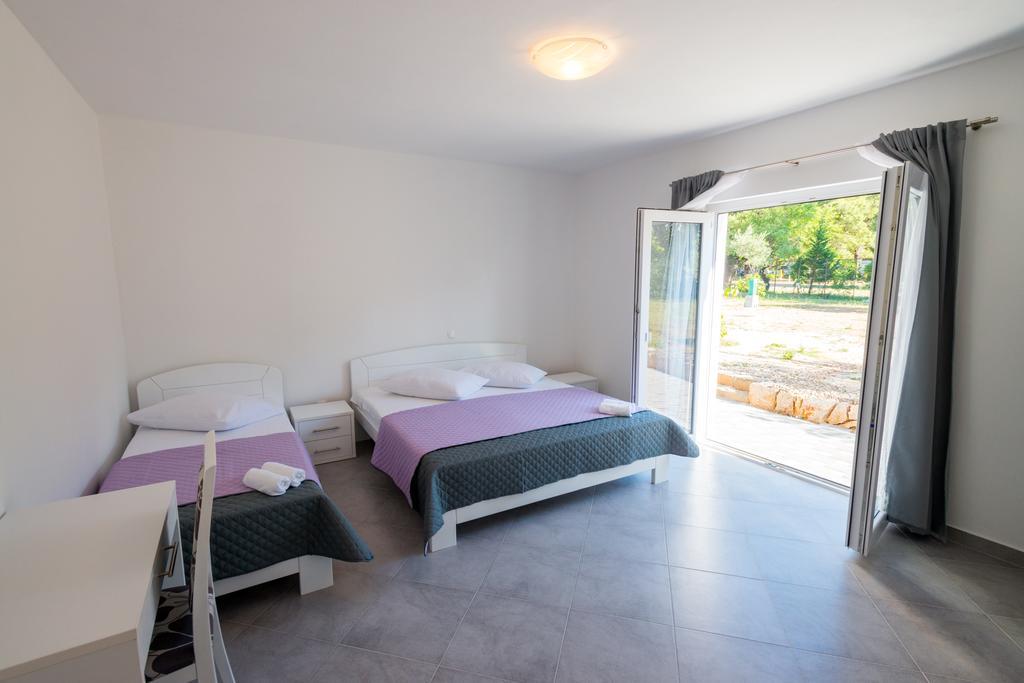 Rujno Apartments Starigrad Paklenica Bagian luar foto