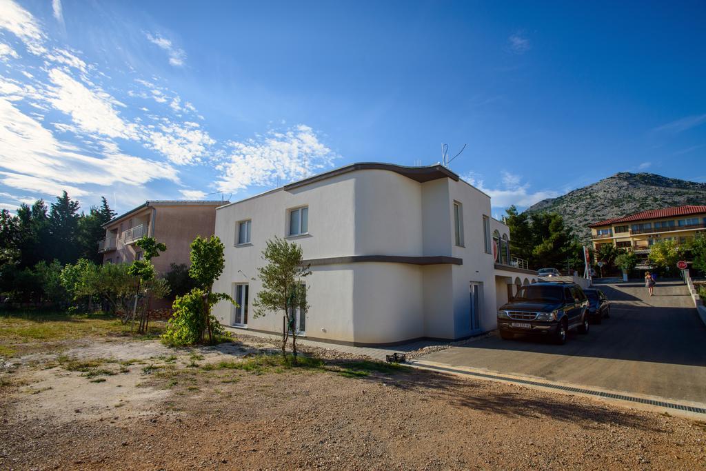 Rujno Apartments Starigrad Paklenica Bagian luar foto